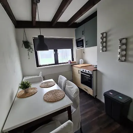Bungalow 212 *